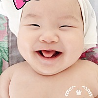 我的女儿 爱笑的小丫头 眯眯眼哈哈哈