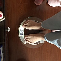 今天又便秘了 体重涨了一丢丢