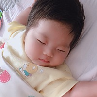 求助！！ 不到2个月的宝宝每天大便几十次 每次一点点  颜色也黄黄的正常   吃母乳  偶尔吃一顿奶粉  有...