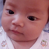 两个多月了，小宝的头还抬不起来，心里有点怕怕的，宝妈们你们家的宝贝是什么时候开始学会抬头的呢