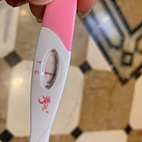 亲们帮我看看？5月13还是14日末次，早上随意测了一下，刚准备丢掉，突然发现有一点二道杠的样儿～～ 还...