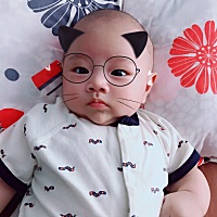 前期的太折磨人，总是不停哭闹，医院也去了，检查说胀气，很多孩子都这样。2月10天终于开始不再总哭闹了...