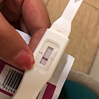 大家帮忙看看   排卵日四号五号     今天早上测的  应该八九天了   不确定啊😊