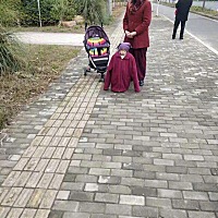 哈哈哈 ，有一种冷叫奶奶怕你冷。