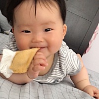 我的妞妞今天7个月了，再苦再累感觉也值得，妞儿一个微笑就雨过天晴了