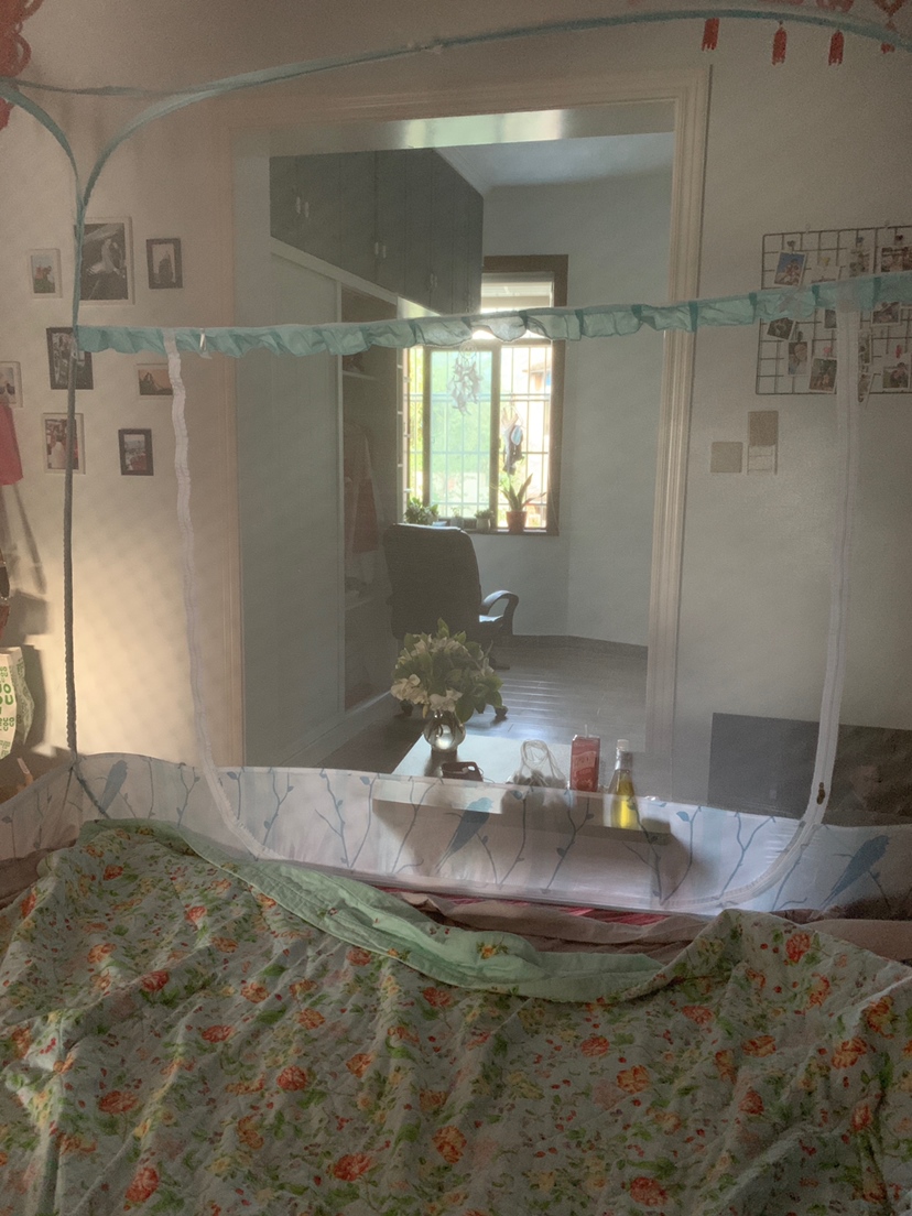 我房间的窗户本来就小爱全部打开，婆婆每次都把纱窗给我关上，风力都要小一半