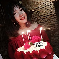 第一胎男宝，希望第二胎是个佩琦，希望跟她哥哥长得很像，或者像我们。一家四口
