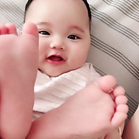 今天小乖打预防针受罪了，妈妈好爱你，爱你胜过爱自己，希望你永远快快乐乐健健康康平平安安顺顺利利