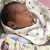 38W 3 早上起来尿尿发现有褐色分泌物 但肚子不痛，到了凌晨四点多才宫缩规律 进的医院，宫缩的时候还能...