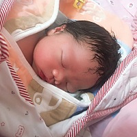 昨天夜里2点多见红，5点26宝宝就出来了，真的是很心疼妈妈👶 给大家分享一下个人孕期症状吧！ 孕...