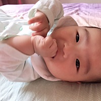 宝宝三个月了才12斤，奶水一直不够，跟奶粉混合喂养的，都说宝宝长得不快，因为生下来就7.4斤了，是不是...