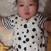 哈哈，萌化了老母亲的心！生个闺女是不是就酱样子的？(⁎⁍̴̛ᴗ⁍̴̛⁎ （发不了视频，就截几张...