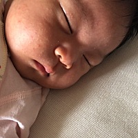 宝宝刚好一个月，脸上和身上都长了很多湿疹，去医院检查医生开了百多邦，但是还是没有消退，穿的也不厚...