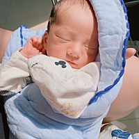 2019年5月初八 10点36分 剖宫产 迎来了我和钱先生相爱7年的爱情💓结晶 今年21岁 今天小宝第六天 ...