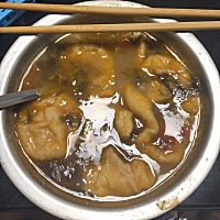 今晚，我跟我婆婆说，我想喝番茄鸡蛋汤。回到家后竟然变成这一碗东西。我都不知道给什么反应她好。……