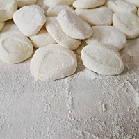 猪肉馅的包子是不能吃了，今天早上做的馒头没了，老公买了包子回来，有个肉包我吃了口发现是猪肉馅的，...