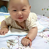 5个月6天，18斤，71CM的小崽崽。纯母乳喂养，打算一直母乳喂下去，奶水足，再过一个月可以加辅食咯
