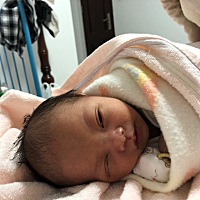 之前以为怀孕的时候煎熬，产后才是考验，这小孩子5天了，没睡好一天觉，天天喝几大碗汤，半夜喂n次...