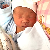 会阴侧切真的很疼，坐也坐不了，上厕所很麻烦，生怕把伤口裂开，明天要去拆线，又要疼，我真的好怕疼