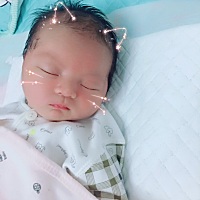 小乔治今天出生了七天了，白天睡觉💤晚上闹！从小就是个夜猫子😂😂