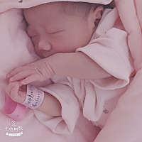 41➕肚子没反应 去医院催产终于卸货了 女宝宝一枚 第一胎是男孩整个孕期人家都说我肚子像男孩，肚子...