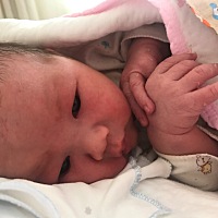 亲们  你们老家有新生儿睡头型这一说法吗   儿子半个月了   总喜欢侧着头睡   老人非得让平躺   说...