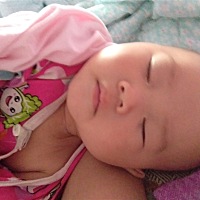 今天宝宝打完百白破后，天热浑身是汗，下午就给他洗澡了，有点发烧怎么办😱