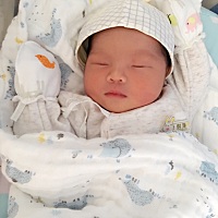 报喜啦！剖腹产下3600g小公主，从此儿女双全，一家四口了。 说说妹妹在肚子的症状，和哥哥比较。怀...