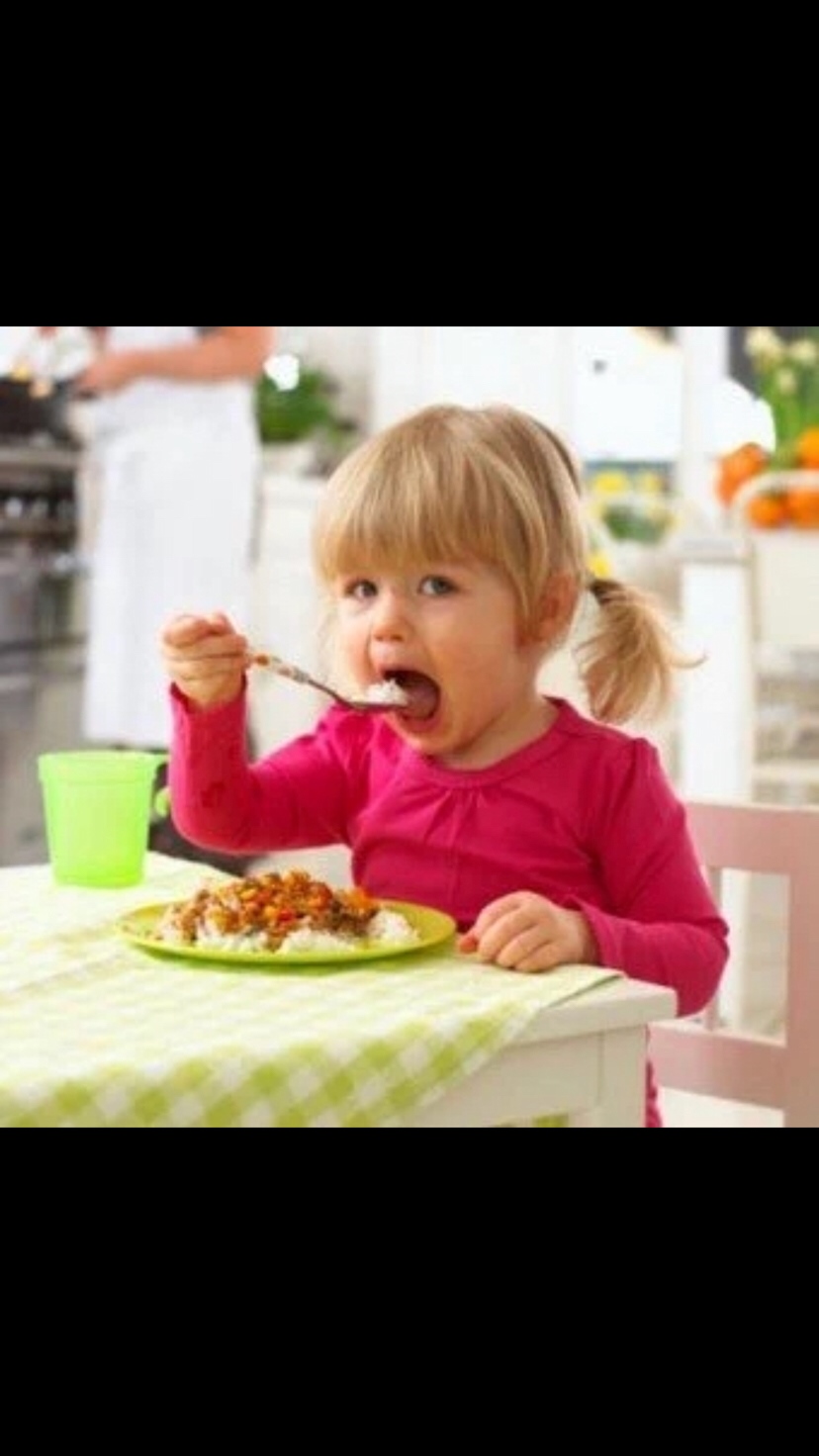 夏季幼儿需要补充蛋白质。幼儿身体发育快，蛋白质又是必不可少的，在高温环境中蛋白质的损失变大，分解变快，所以夏天容易出现蛋白质摄入不足的情况。应该注意补充蛋白质最好用牛奶、鸡蛋、豆制品、肉类。