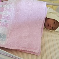40周➕5是6月13，这天住院，脐带绕颈，一直宫缩也不强烈，医生说顺让剖腹，6月14剖腹，下午4点18分...