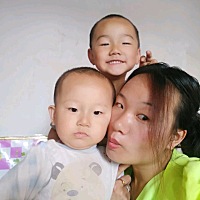 两个孩子的宝妈每天在家带孩子，一儿一女，有同款宝妈吗？