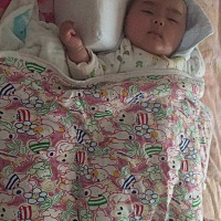 终于可以静下心来好好记录下充实的产假了。（宝宝按摩记）。18年10月15日，宝宝出生，习惯性脸朝左...