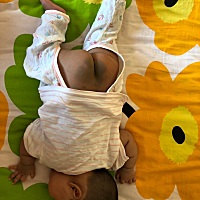 我一点去驾校练车，回来三点四十多了，奶奶说宝宝一直没睡，我给宝宝吃完奶，看她睡了拍完嗝就放下了，...