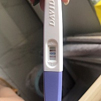 昨晚第一次测出来两道杠，不敢相信，一次就怀孕？激动的一宿没睡着，熬到早上五点又换了验孕棒测，这次...