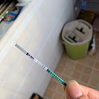 一早起来测的，这不会是假阳性吧