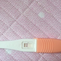 隐隐约约看到有一条浅浅的杠  是自己想多了还是真的有呀？  看的人都快疯了似的