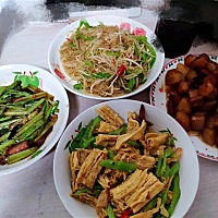 晒晒自己做的菜，虽然不太美观，但吃起来还不错尤其是老公很满足哈哈