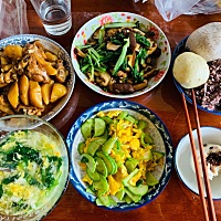 这月子餐太好吃了，哈哈哈。减肥应该是难~