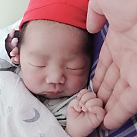 报个喜，6.19早见红，中午12点6分钟一次规律阵痛，洗完澡去医院挂急诊，做胎心监护b超一系列检查给...