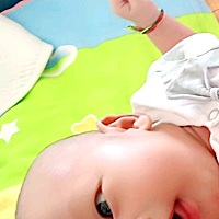 孩子生下来好像是我一个人似的！每天早上洗脸时间都是挤出来的！上个厕所都得带着他！我已经失去自我了...