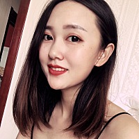 生完孩子女人还是自己对自己好才是真的，要有独立的经济来源，漂亮的脸蛋，身边欣赏你的人永远也不会少...