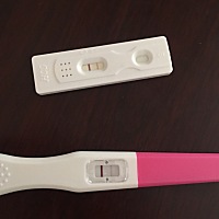 末次月经5.13昨天夜里的测的，是怀孕吗🤰