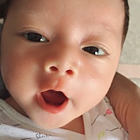 宝宝22天了，感觉每天都很充实，一天就是在喂奶，换尿片，喂奶，换尿片…