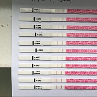 (转)我排卵加深是还没测出来的时候，测出来怀孕了我的金秀儿排卵试纸就一直是比较浅，所以早孕没测出的...