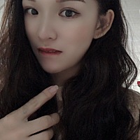 产后48天了一直想去做指甲  染头发 但是宝宝又喝母乳    母乳期能做指甲染头发吗？