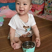 宝宝六个半月，虽然一天很累但是看见你笑一切都值，再苦再累都不怕，现在很依赖我，妈妈希望宝宝