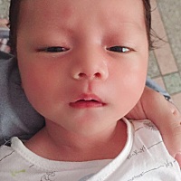 昨天带宝宝去采足底血，哭的哇哇的，我竟然在旁边不厚道的笑……因为我宝宝很少哭，昨天见他一哭，...