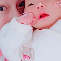 生完小孩子    他奶奶   手机也不让看   电视也不让我看