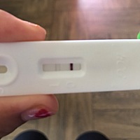 姐妹们，帮我看下这种情况是不是无效呀，T区两条线，这是我前天测的，今天中午晚上我又测了两次都是白板...