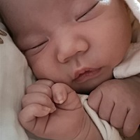 宝宝才20多天，婆婆妈就开始给孩子把屎把尿，不知道有没有危害，我又在坐月子，说了也不听。真的不...